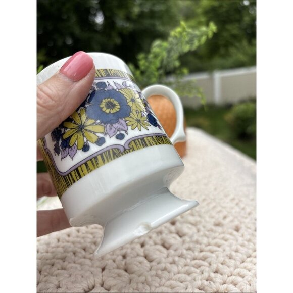 Royal Crown Smug Mug Blue Yellow Flowers Pedestal Mug - Picture 5 of 8